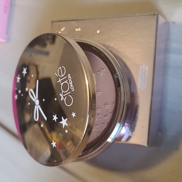 Powder bronzer. - Picture 2 of 2